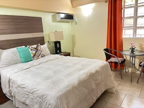 Comfort Double Room | In-room safe, iron/ironing board, WiFi (free)