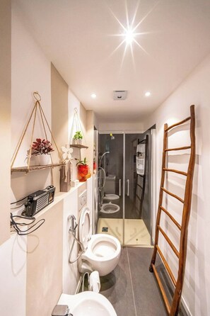 Bathroom - Vrbo Property (Dozza)