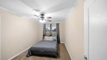4 bedrooms, internet, bed sheets