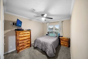 4 bedrooms, internet, bed sheets