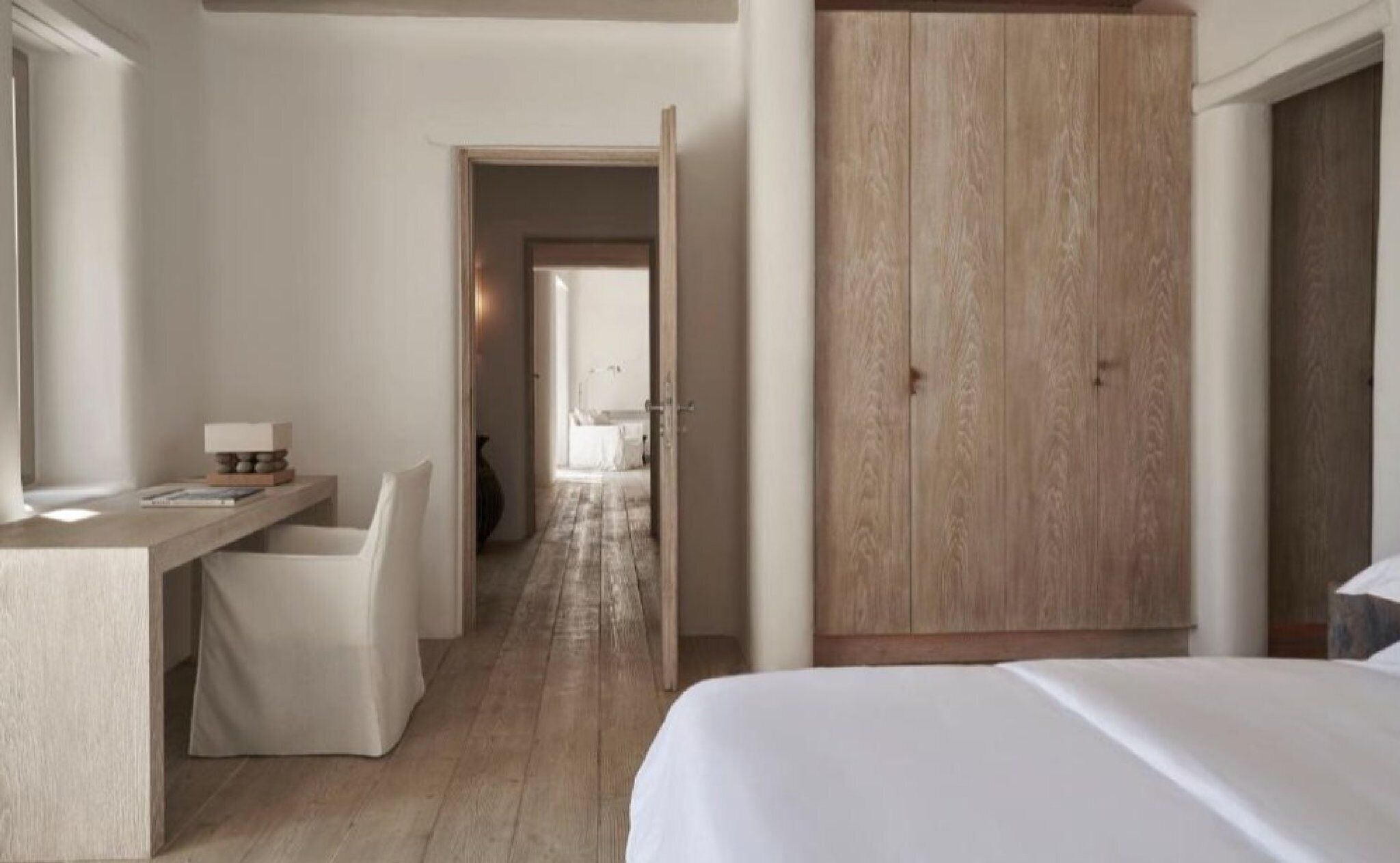 5 chambres, coffres-forts dans les chambres, fer et planche à repasser