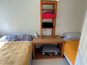 Free WiFi, bed sheets - Fishing at your doorstep, FIR Cabin Flynn’s Cove, Esperanza Inlet, Nuchatlaht (Zeballos)
