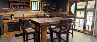 Adorable 2-bedroom cabin in the CONECUH National Forest for your getaway