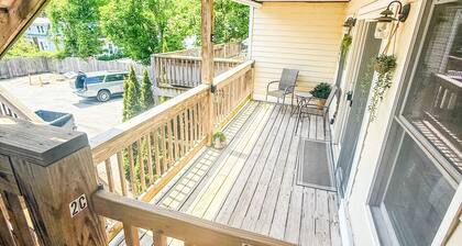 WindhamWay MainStreet Retreat/ 5 minutes to the Slopes/SAUNA