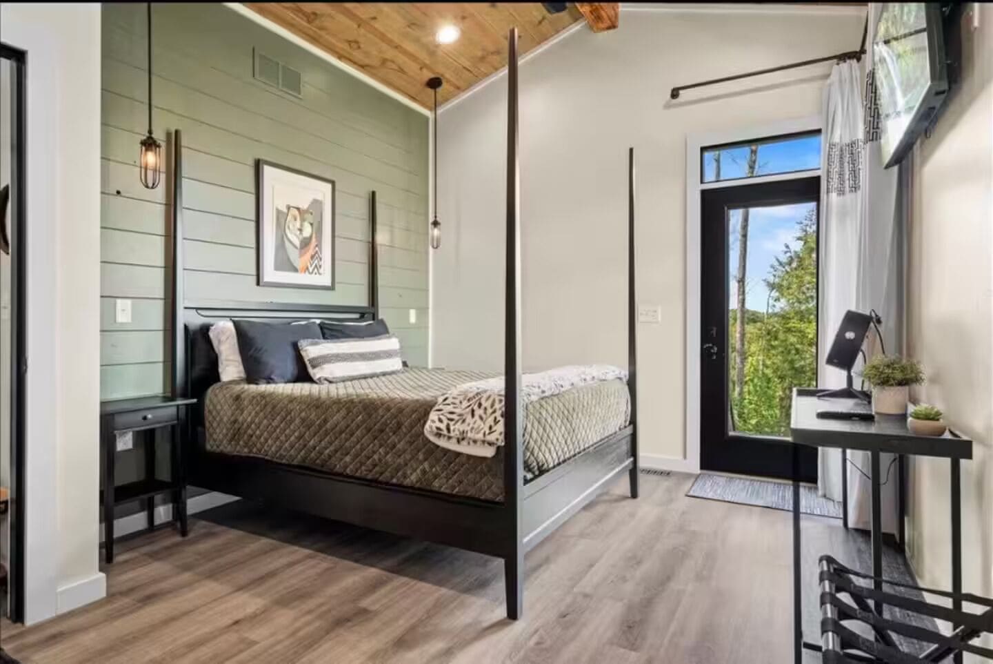 2 habitaciones, escritorio, tabla de planchar con plancha y wifi gratis 
