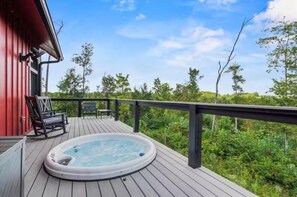 Outdoor spa tub - Scarlet Ember - Hot Tub, Sunset Views, & King Beds (Campton)