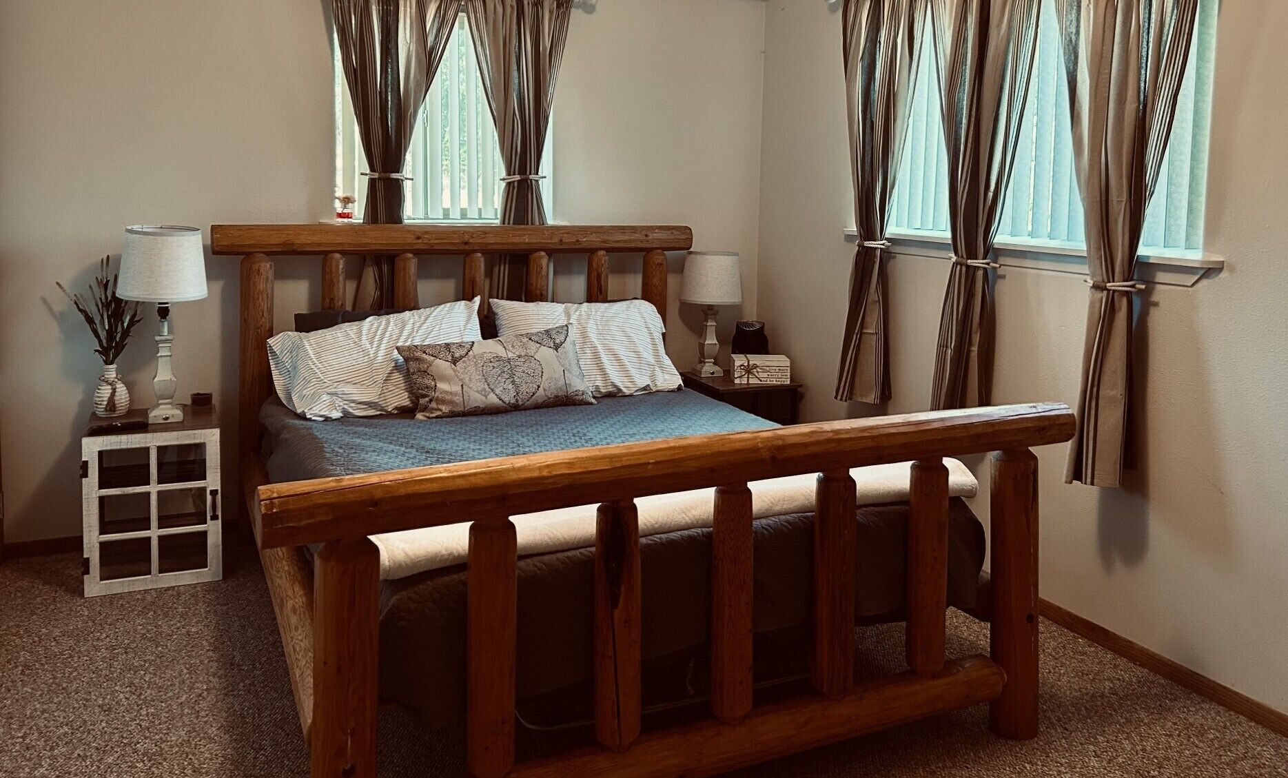 4 bedrooms, WiFi (free), bed sheets