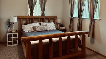 4 bedrooms, WiFi (free), bed sheets