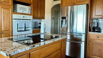 Coffee/tea maker, fridge, microwave, oven