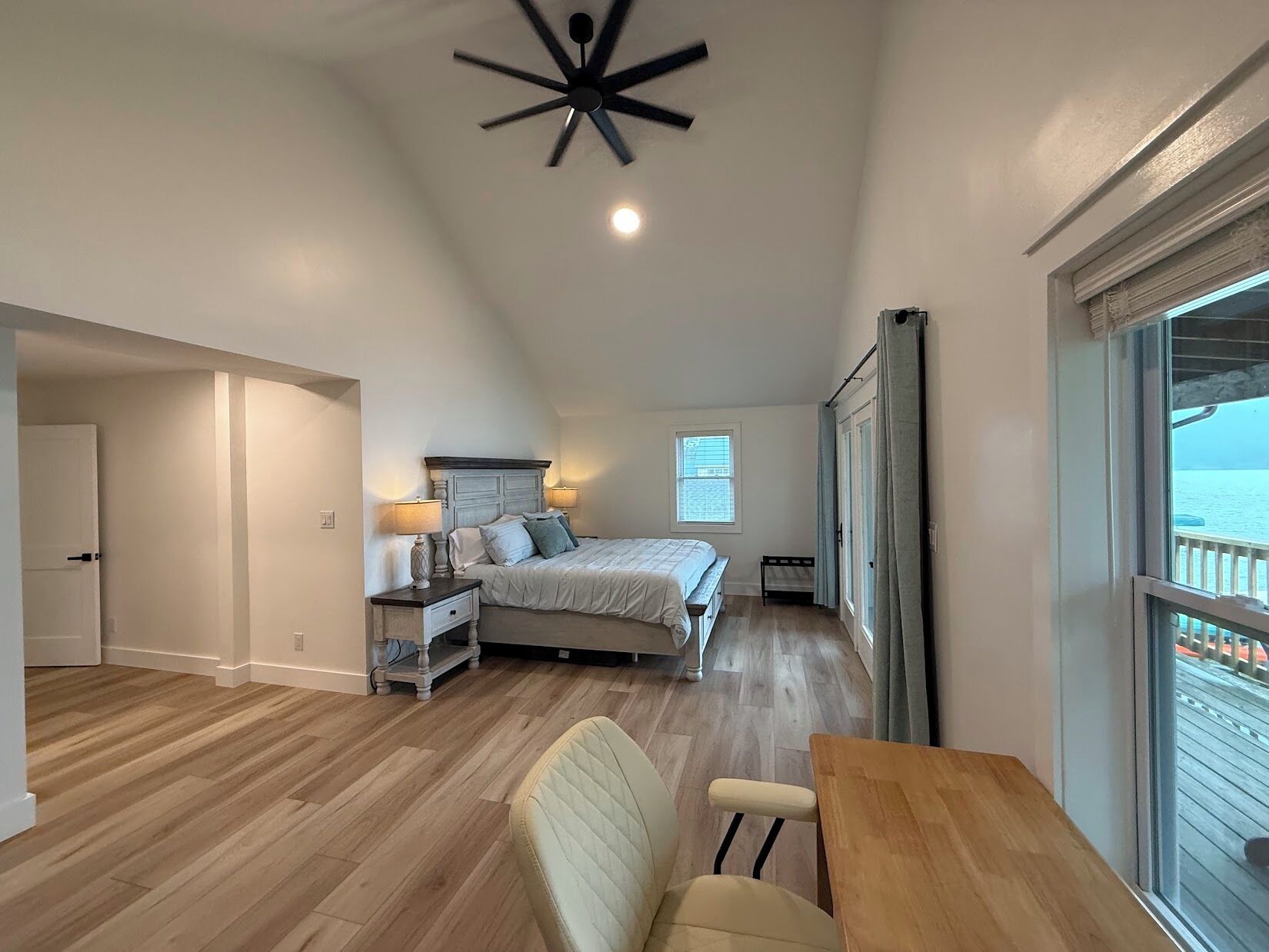 3 Schlafzimmer, Schreibtisch, Bügeleisen/Bügelbrett, Reisekinderbett