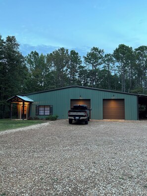 Exterior - Peaceful Cabin Retreat in Oxford/2BR Getaway 12 miles from Ole Miss & the Square (Oxford)