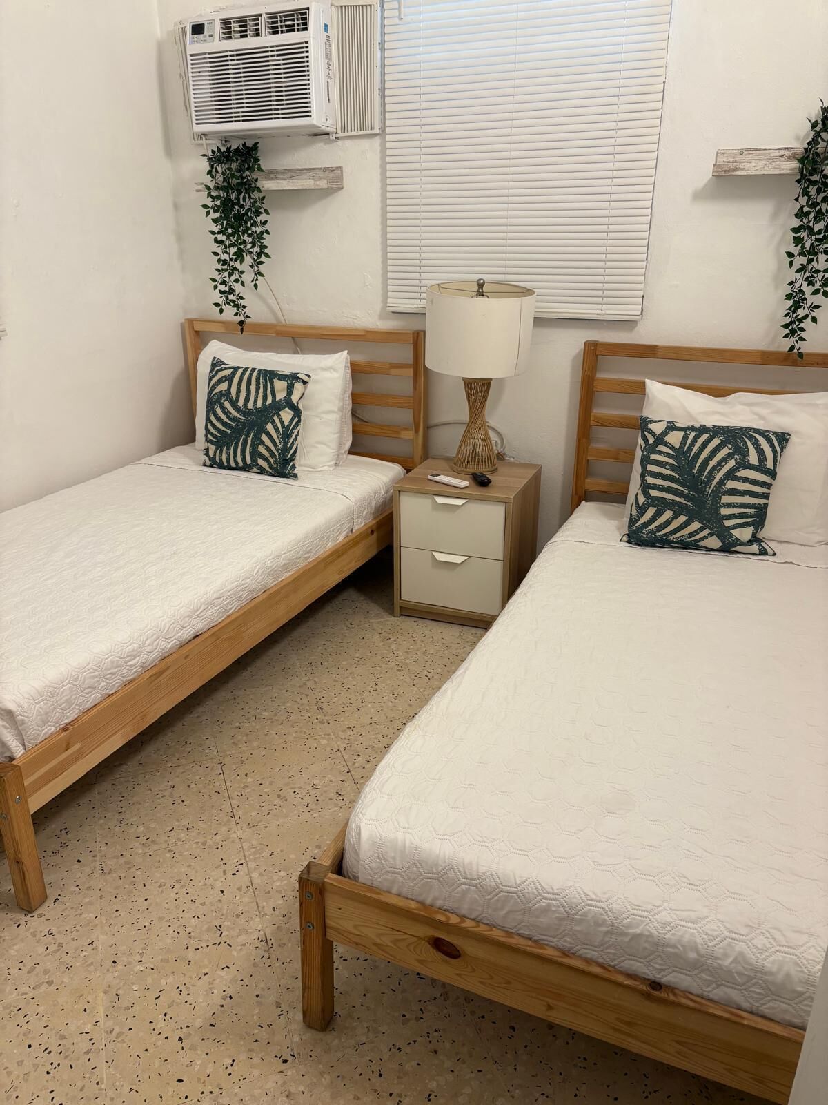 Iron/ironing board, Internet, bed sheets