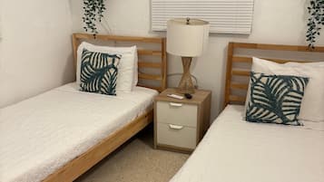 Iron/ironing board, Internet, bed sheets