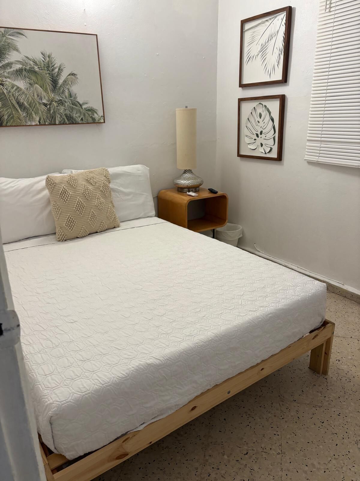 Iron/ironing board, Internet, bed sheets