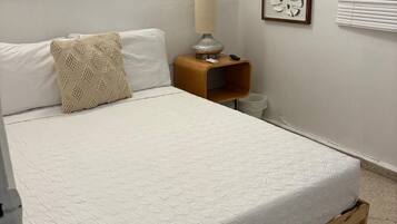 Iron/ironing board, Internet, bed sheets