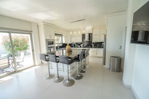 Coffee/tea maker, fridge, microwave, oven - Casa Algodón | Infinity Pool | 5 Bedrooms | Ocean View (San Carlos)