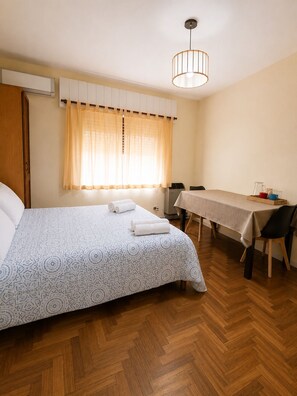 Room - Vrbo Property (Martínez)