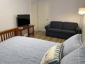 A bedroom with a bed, a television, a sofa, and a lamp. - Lakeside Place 3BR/2BA Condo Big Bear Resort Kentucky Lake Benton, KY (Benton)
