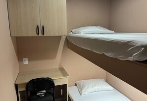 Room - Modern Simcoe Street Pod Near Eaton Centre (Toronto)