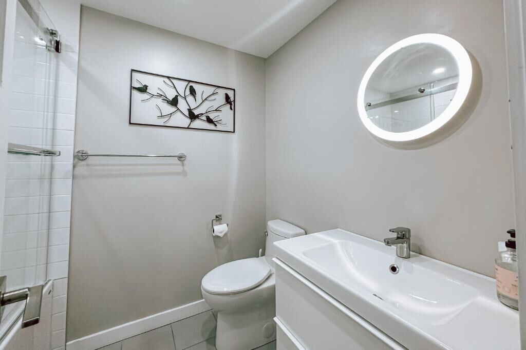 Departamento clásico, balcón, vista a la montaña | Baño