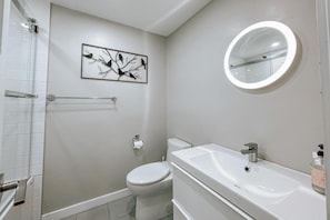 Appartement Classique, balcon, vue montagne | Salle de bain