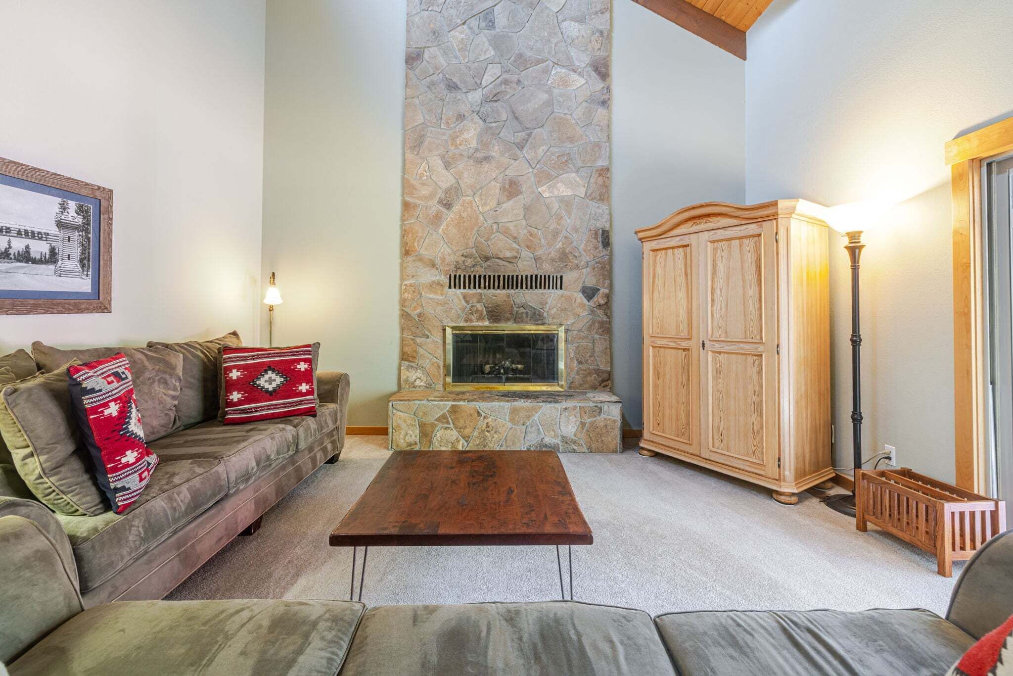 Smart TV, fireplace, table tennis