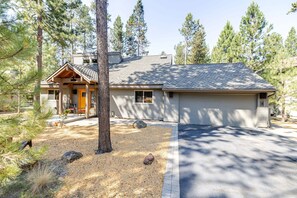 A single-story house with a covered porch, a garage, and a driveway. - 4 Virginia Rail - Dog-Friendly Sunriver Home with A/C, Hot Tub & SHARC Passes (Sunriver)