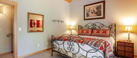3 bedrooms, WiFi (free), bed sheets