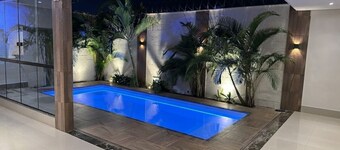 Guesthouse with pool and gourmet area, great location.