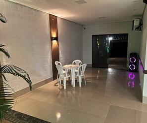 Dining - Guesthouse with pool and gourmet area, great location. (Mato Verde)
