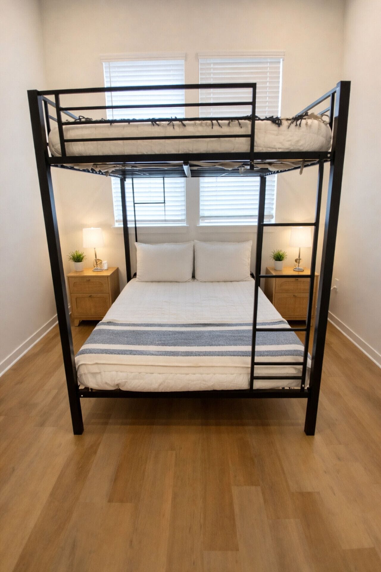 Apartment | Blackout drapes, iron/ironing board, WiFi (free)
