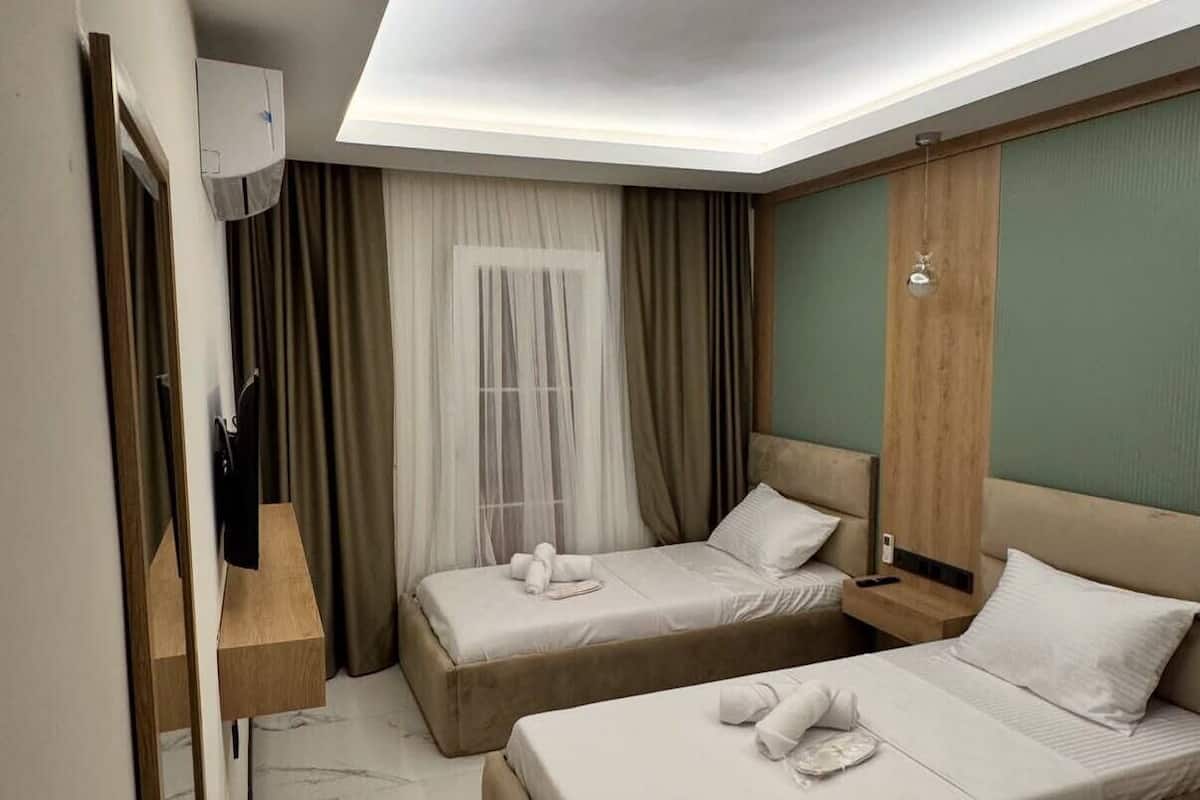 Habitación clásica con 2 camas individuales, balcón | Wifi gratis