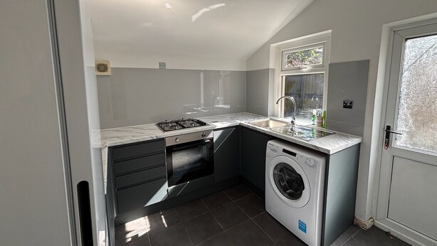 Private kitchen - Peaceful Hot Tub Hideaway w/Private Garden (Cardiff)