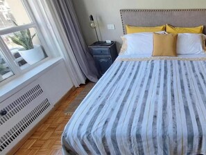 1 bedroom, iron/ironing board, WiFi, bed sheets - PORTEÑO Central Apartment, GALERIAS PACIFICO (Buenos Aires)