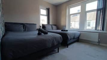 3 bedrooms, iron/ironing board, bed sheets