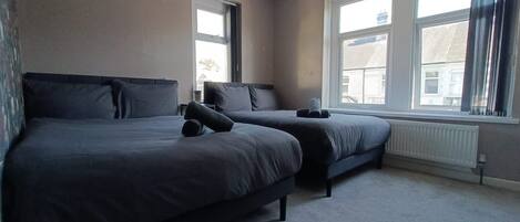 3 bedrooms, iron/ironing board, bed sheets