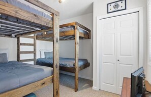 4 Schlafzimmer, Bügeleisen/Bügelbrett, WLAN, Bettwäsche