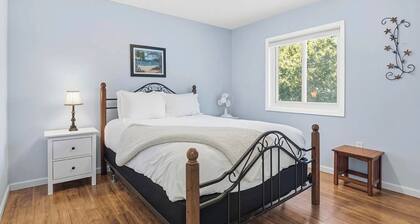 Serenity Shores - 4-bedroom home nestled between gorgeous Charlevoix & Petoskey
