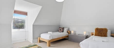2 habitaciones, tabla de planchar con plancha, cuna de viaje y wifi