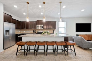 Private kitchen - Designer 8BR Villa | Private Pool, Spa & Lanai (Kissimmee)