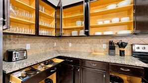 Private kitchen - Designer 8BR Villa | Private Pool, Spa & Lanai (Kissimmee)