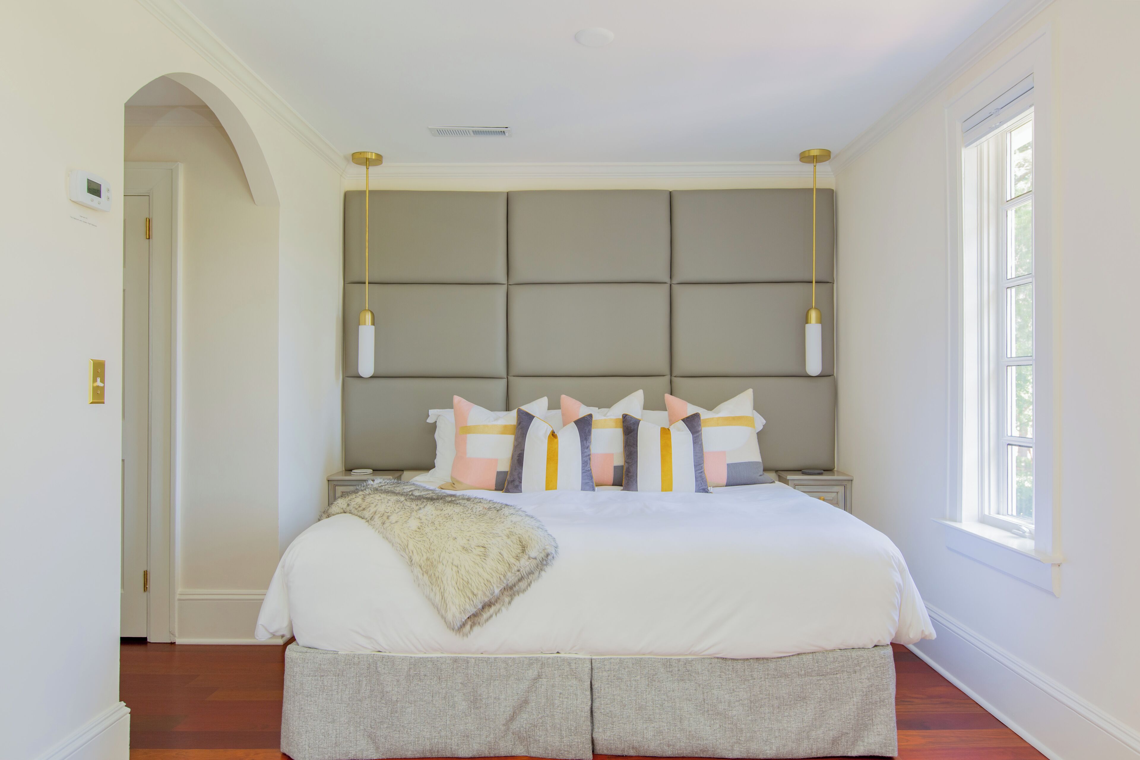 5 bedrooms, iron/ironing board, Internet, bed sheets
