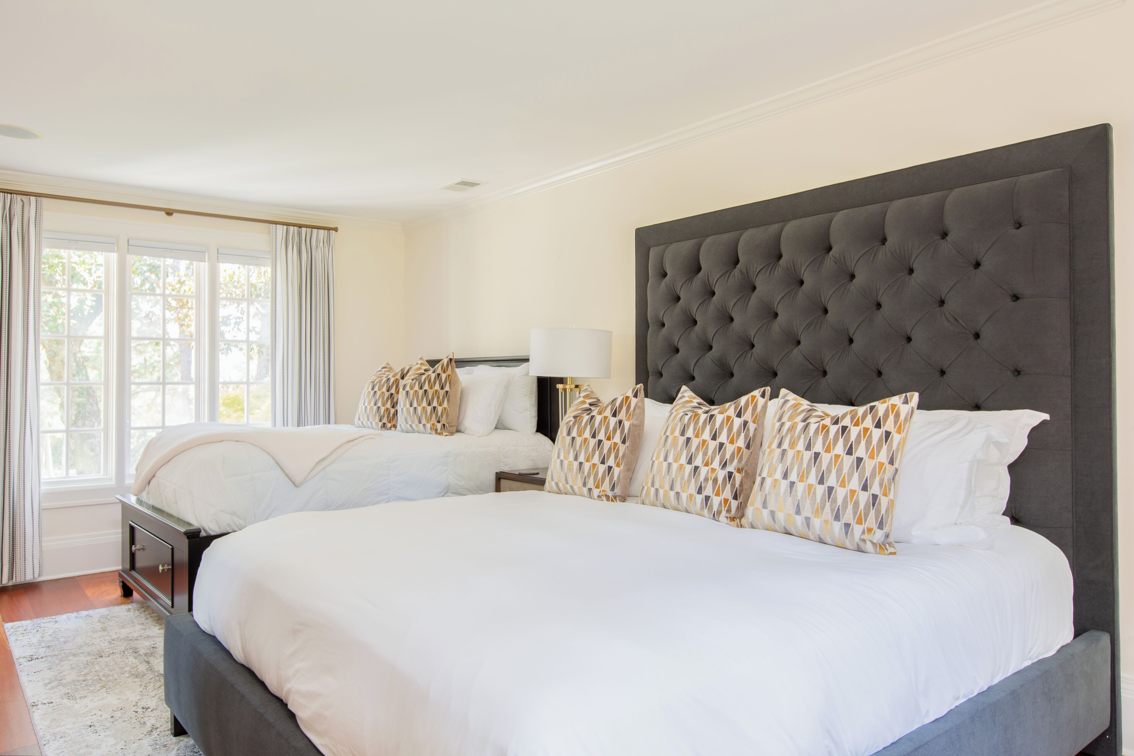 5 bedrooms, iron/ironing board, Internet, bed sheets