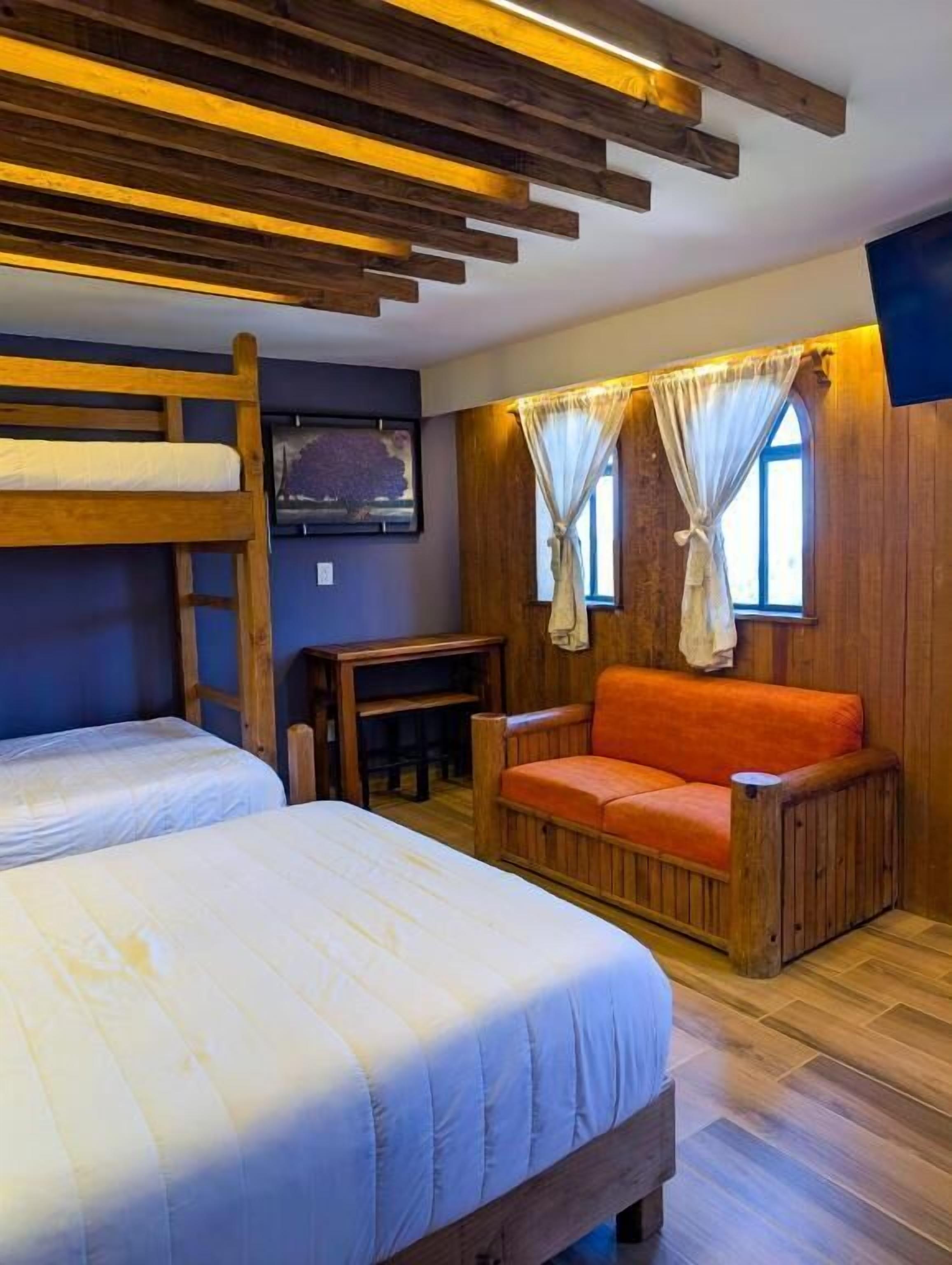 Habitación triple Deluxe, balcón, vista a la montaña | Wifi gratis 