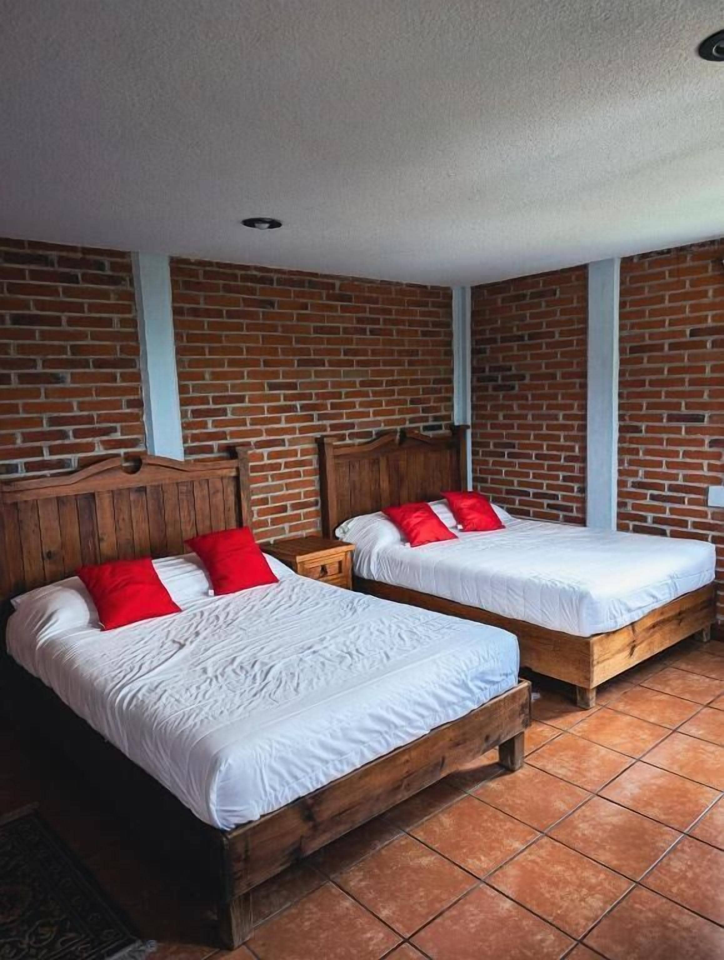 Habitación cuádruple, balcón, vista a la ciudad | Wifi gratis 