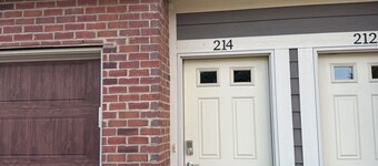 Delafield Lake Country 2BDR private garage entry + deck, walkable area near lake