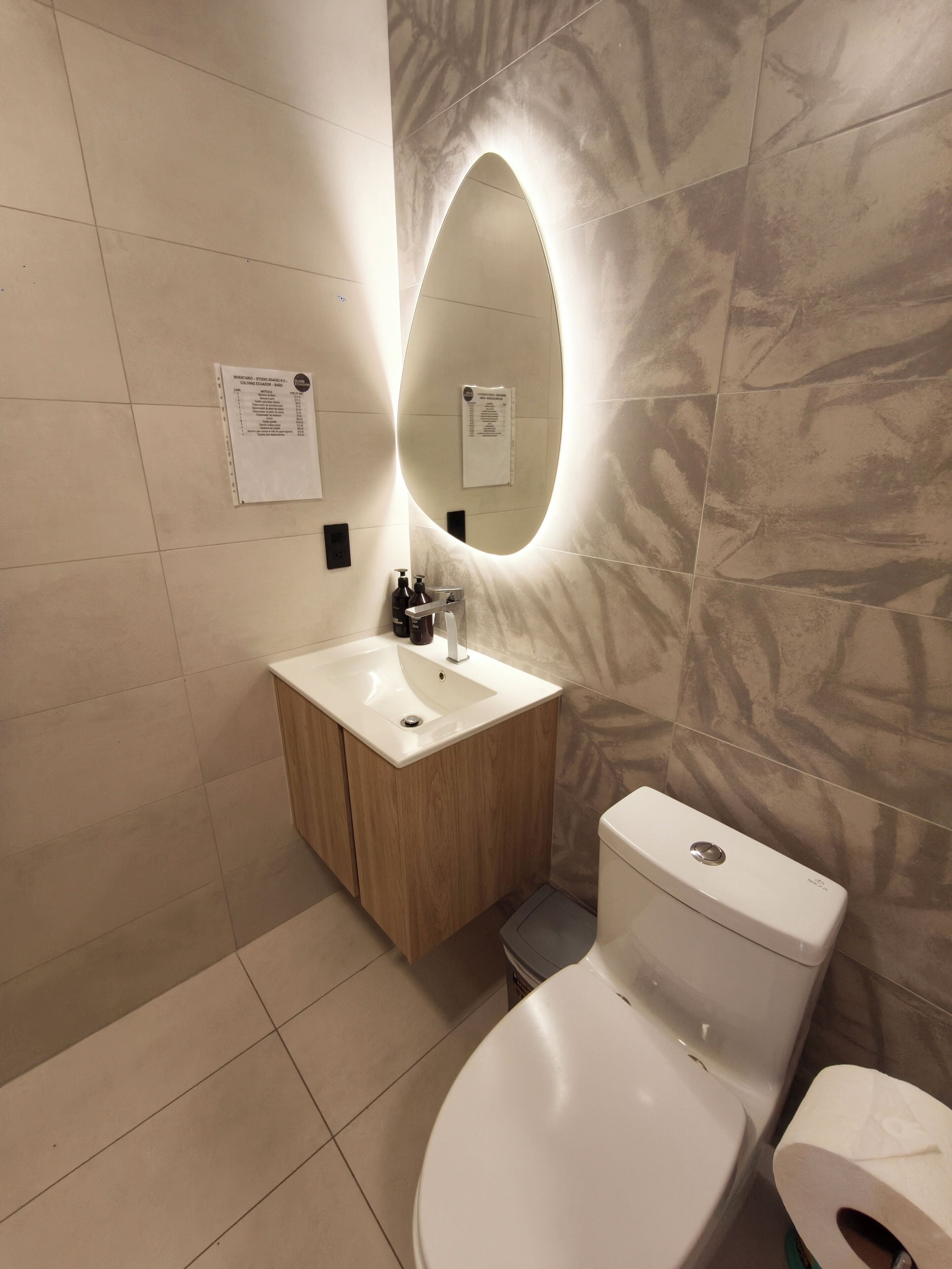 Classic-Studio, Stadtblick | Badezimmer | Dusche, kostenlose Toilettenartikel, Handtücher, Seife