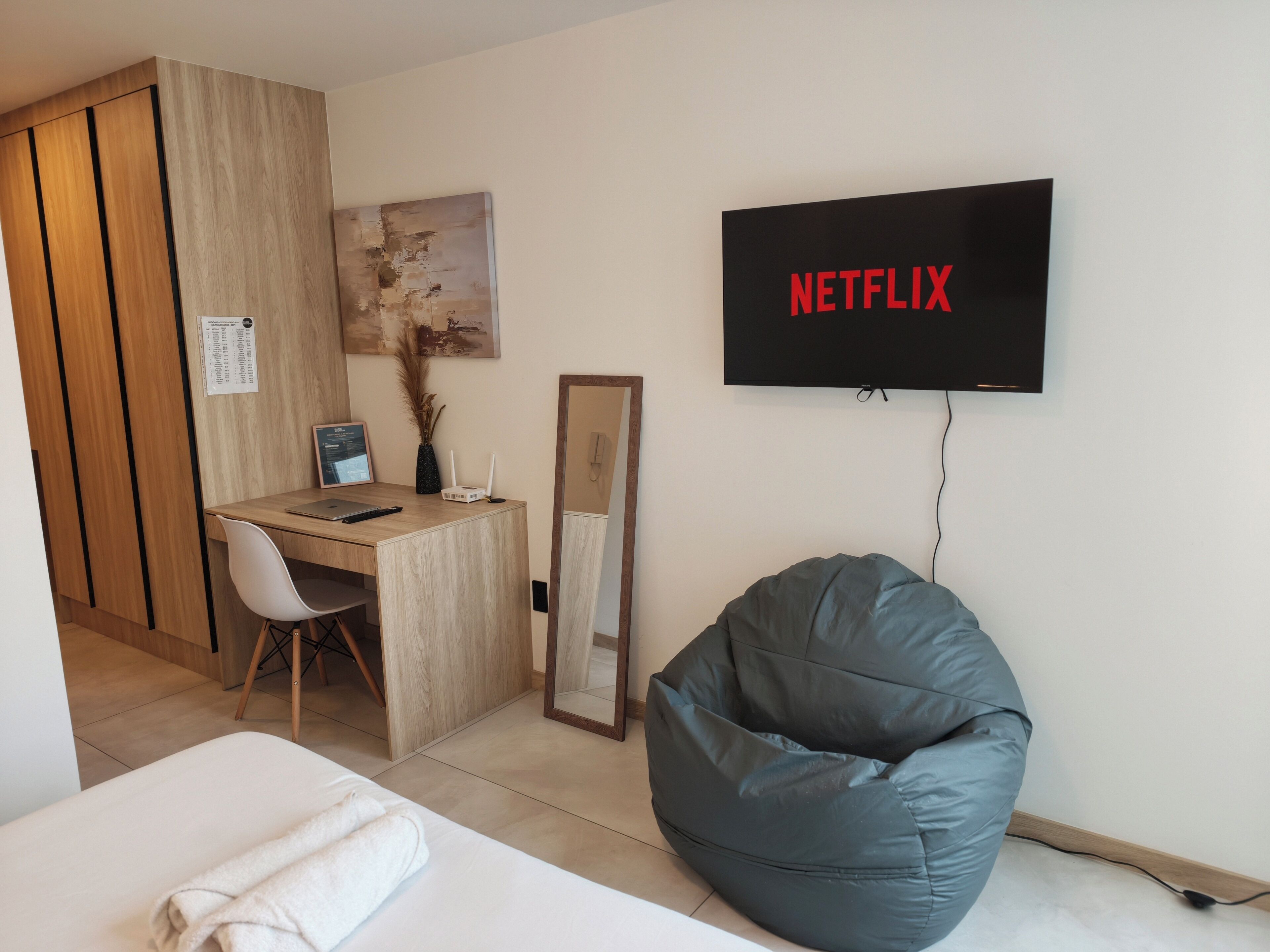 Classic Studio, City View | Desk, laptop workspace, iron/ironing board, WiFi (free)