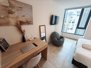 Classic Studio, City View | Desk, laptop workspace, iron/ironing board, WiFi (free) - Adagio Quito Coliving Ecuador (Quito)