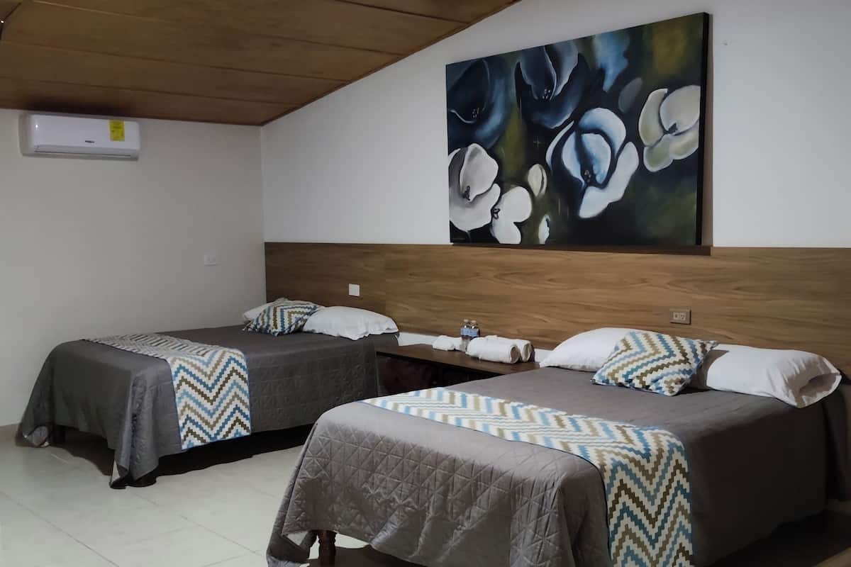 Habitación doble Confort, para no fumadores | Ropa de cama de alta calidad, edredón, wifi gratis y ropa de cama 